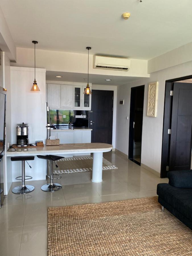 Stylish 2 Bedroom Penthouse Apt, Newly Refreshed, 50 Mbps, Pool, Gym, Resto Kuta  Exterior photo